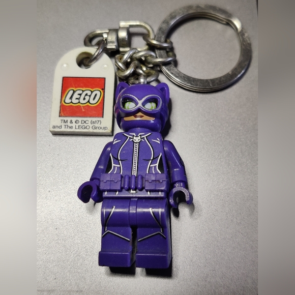 LEGO Catwoman From Batman Movie DC Superheroes Keychain Ring Holder - Picture 3 of 9